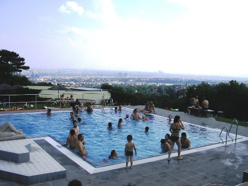 Kahlenberg'de Viyana manzaralı havuz